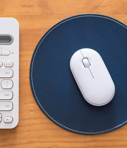 Round Buttero Leather Mouse Pad