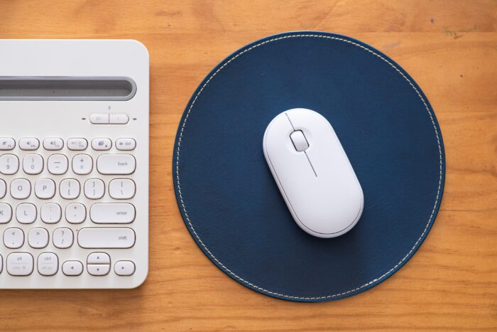 Round Buttero Leather Mouse Pad