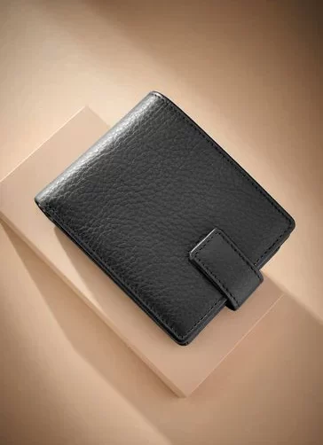 Signature Leather Extra Capacity Wallet