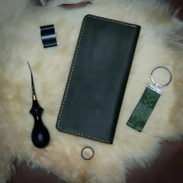 TRAVELLING GREEN LEATHER WALLET